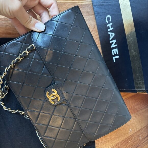 Authentic CHANEL black lambskin vintage classic single flap 24k gold - Picture 2 of 16